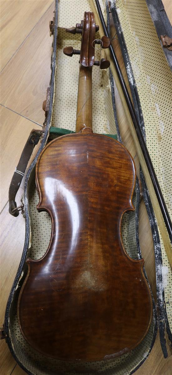 A Nicolas Amontc labelled violin